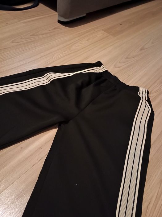 Dresy czarne w paski