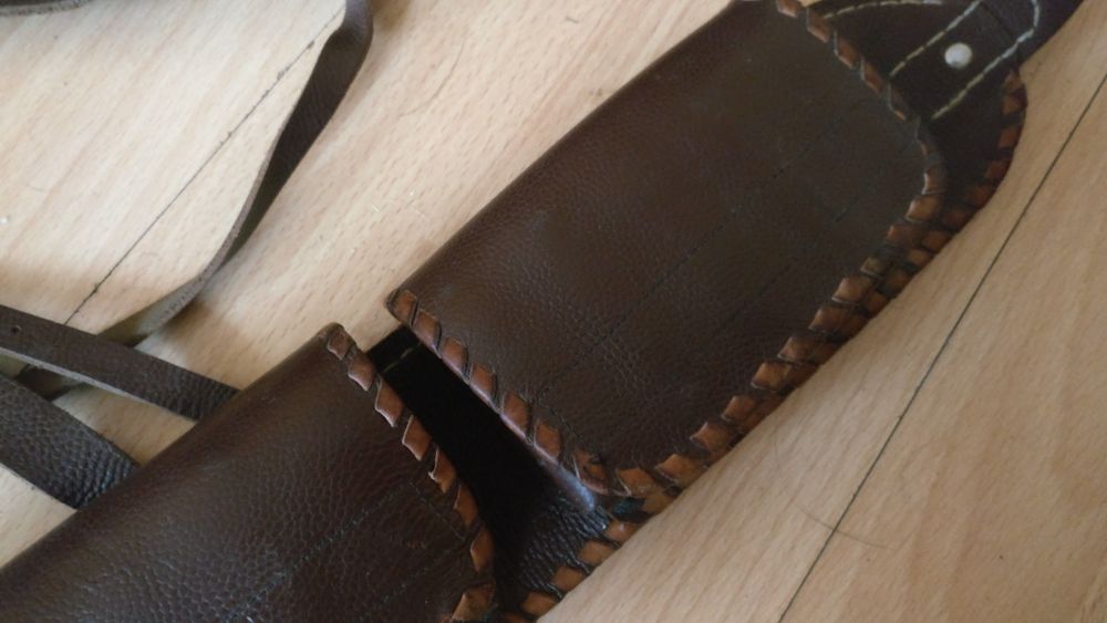 Skórzany pas na naboje myśliwskie.