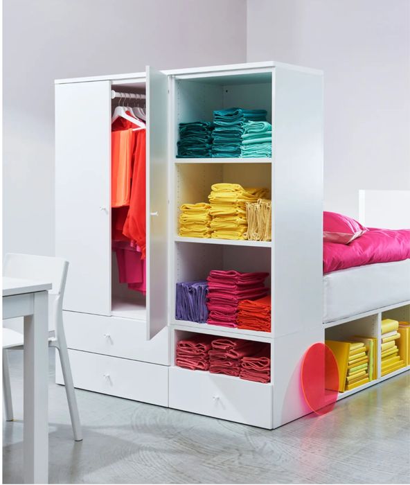 Cama com roupeiro integrado