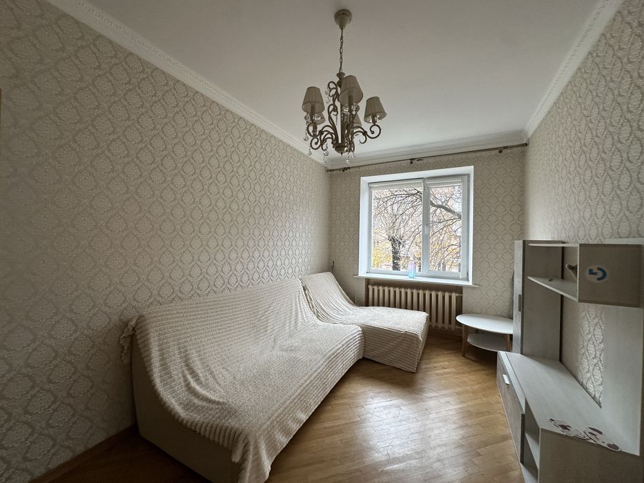 Трикімнатна в центрі біля Авангарду