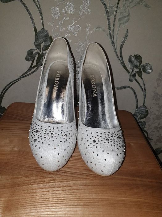 Свадебные туфли белые