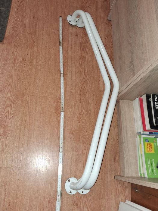 Uchwyt kątowy schodowy dla niepelnosprawnych i nie tylko.
Stan używany