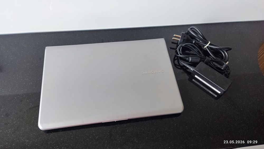 Laptop Samsung z dyskiem SSD 240 GB