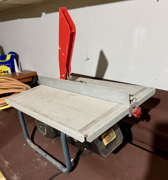 Serra electrica einhell com base impecavel
