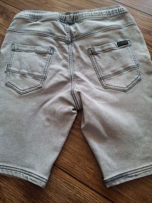 Spodenki typu jogger Cropp