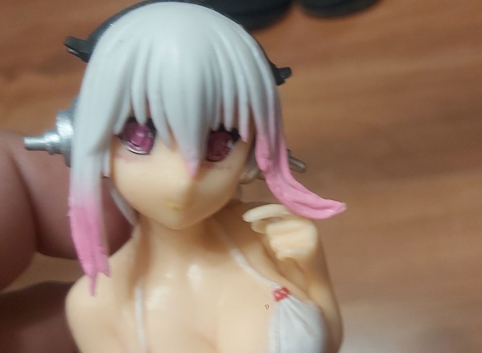 Figurka anime sonico