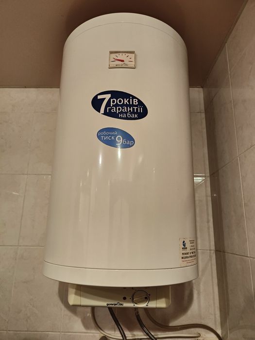 Бойлер  80 літрів.