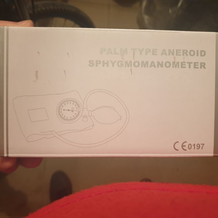 Ciśnieniomierze i termometry.