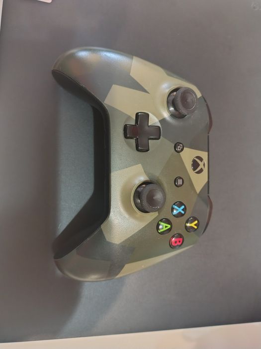 Xbox one X 1Tb з іграми, з одним геймпадом