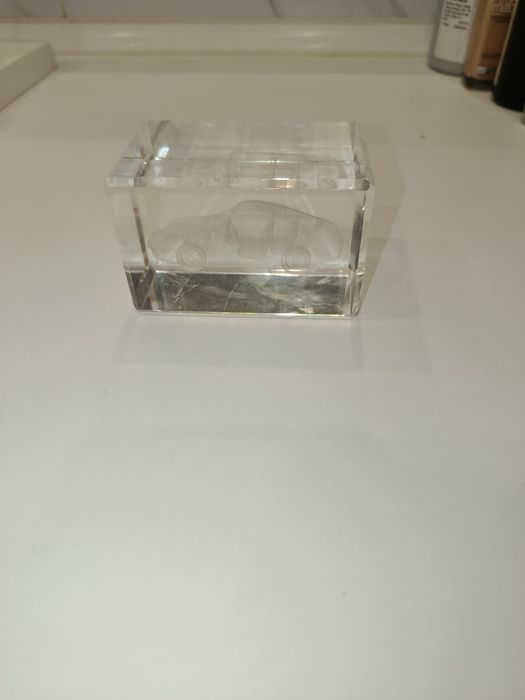 Скляний сувенір авто