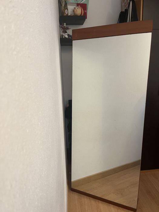 Espelho em madeira de cerejeira