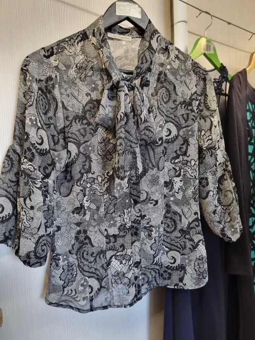 Набір жіночої одежі на розмір S (плаття, блузи) - 7 штук