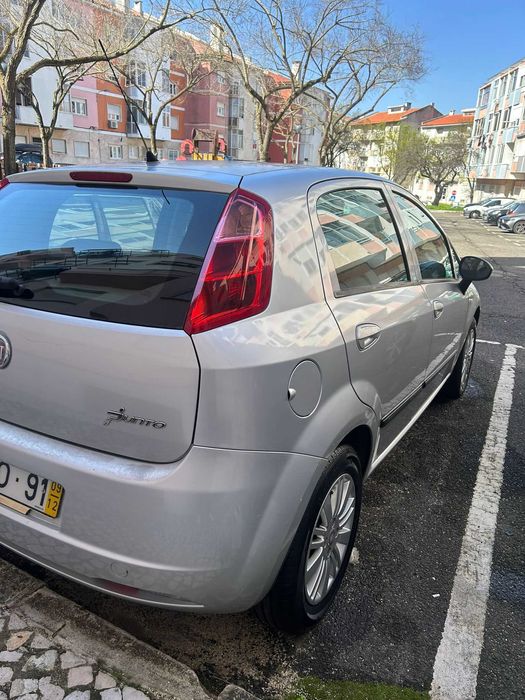 Fiat Grande Punto com 122 mil kms - Ano 2009