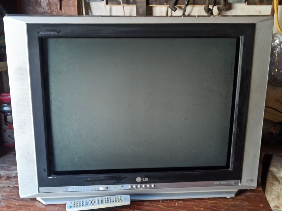 Телевізор LG. Діагональ екрану 25"(63см).