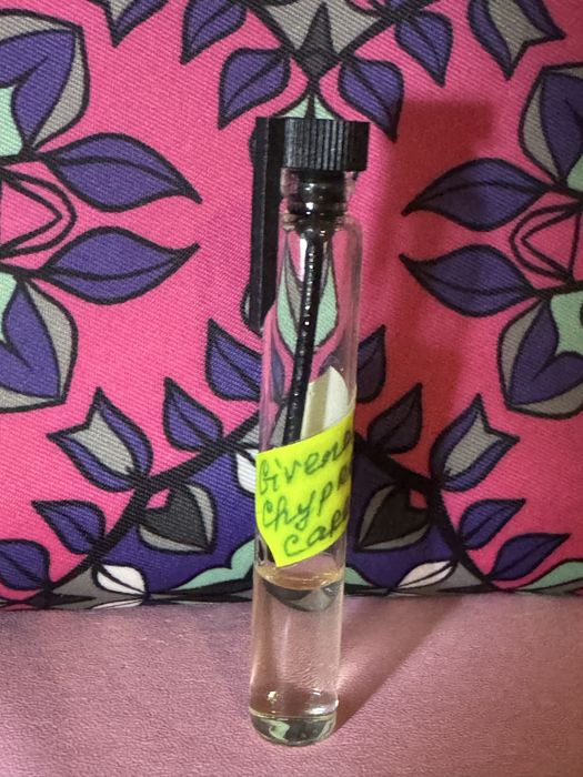 Ділюся парфтекою аромати духи для знайомства ,продаю тільки оригінал