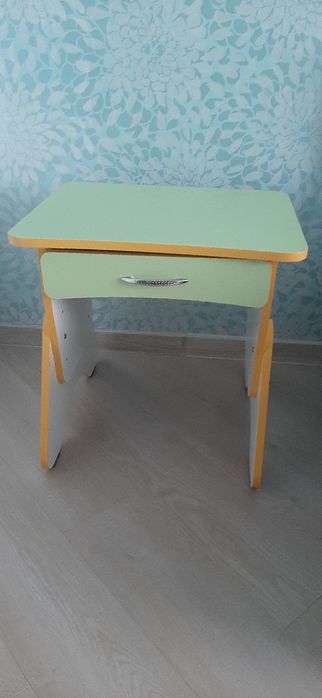 Стол со стульчиком для ребенка