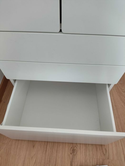 Vendo Roupeiro Branco e banco para arrumação