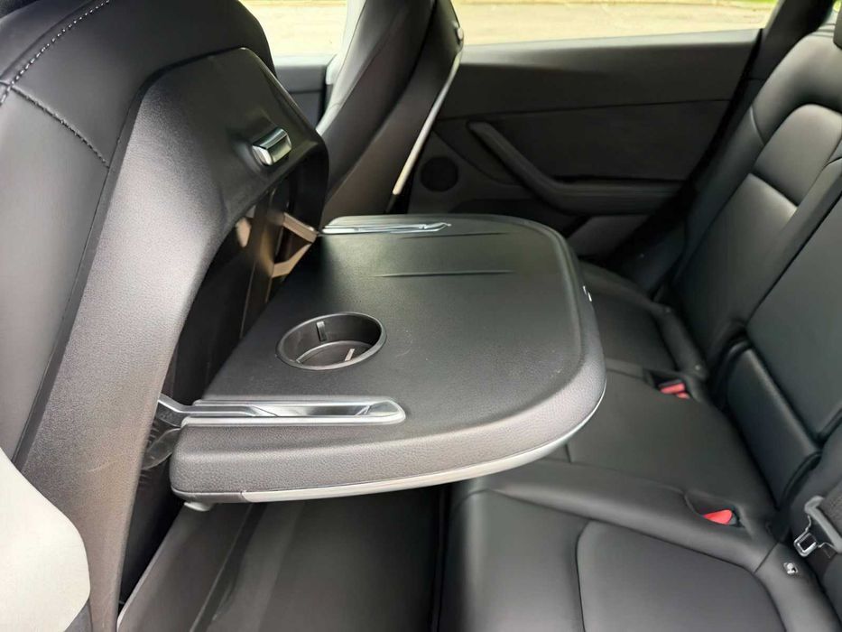 Tesla Model Y      2021
