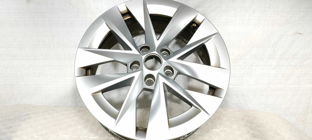 Felga Aluminiowa Skoda Octavia IV 5E3601025 7Jx17 ET46
