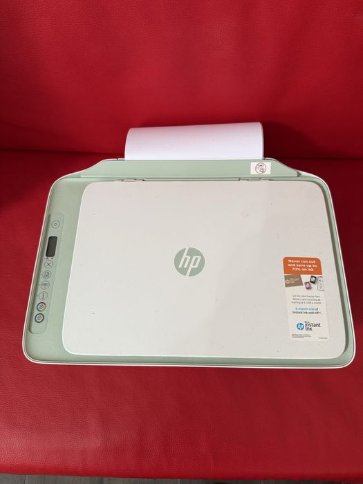 Impressora multifuncional HP DeskJet 2722e.