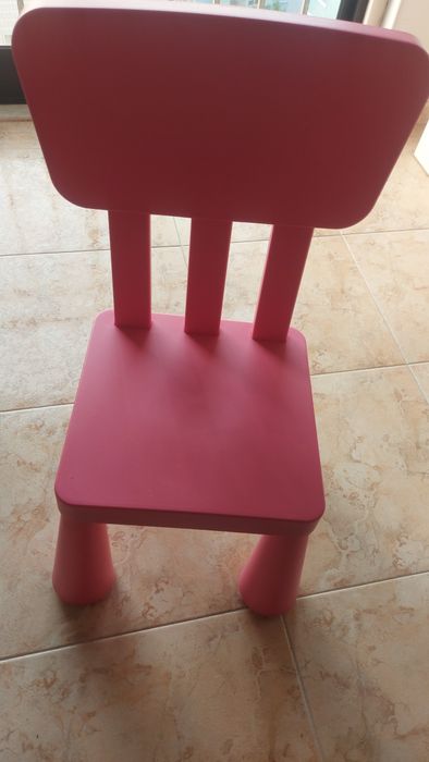 Cadeira infantil rosa IKEA