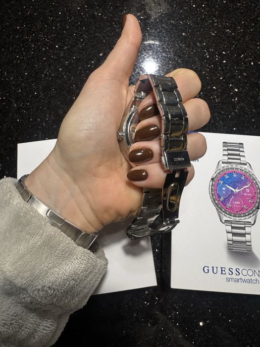 Zegarek smartwatch Guess, stan bardzo dobry, bez wad