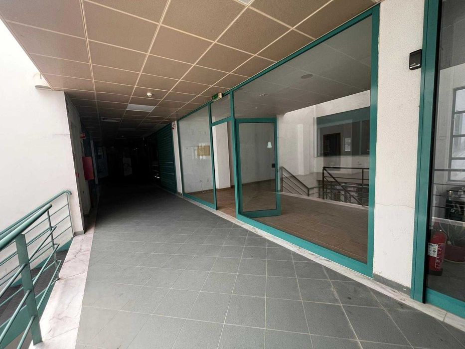 Arrendamento loja Carregado