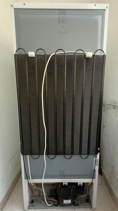 Frigorífico INDESIT Estático 150 cm 254 L Branco)