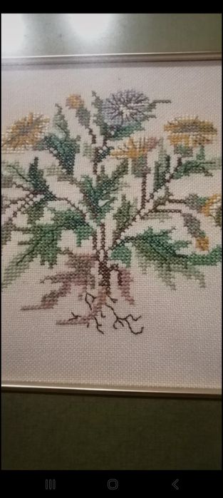 Quadros em ponto cruz manual, feitos pela proprietária