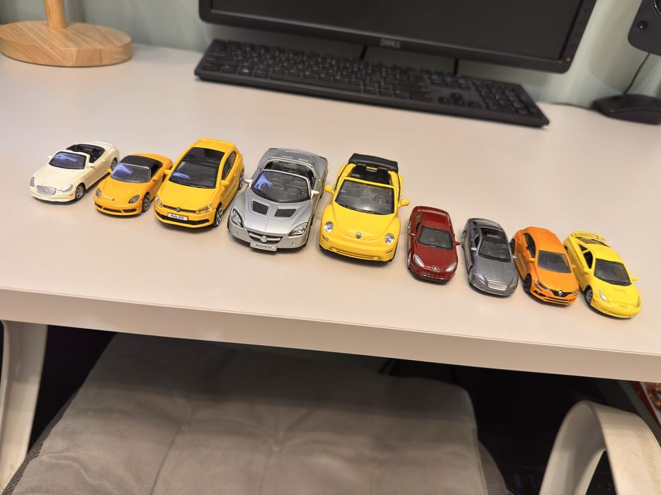 Samochodziki kolekconerskie 30 sztuk  (metalowe)