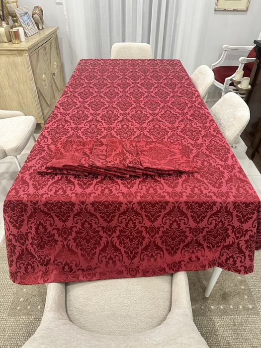 Vendo  Toalha de mesa bordeuax com 9 guardanapos , Loja do Gato Preto
