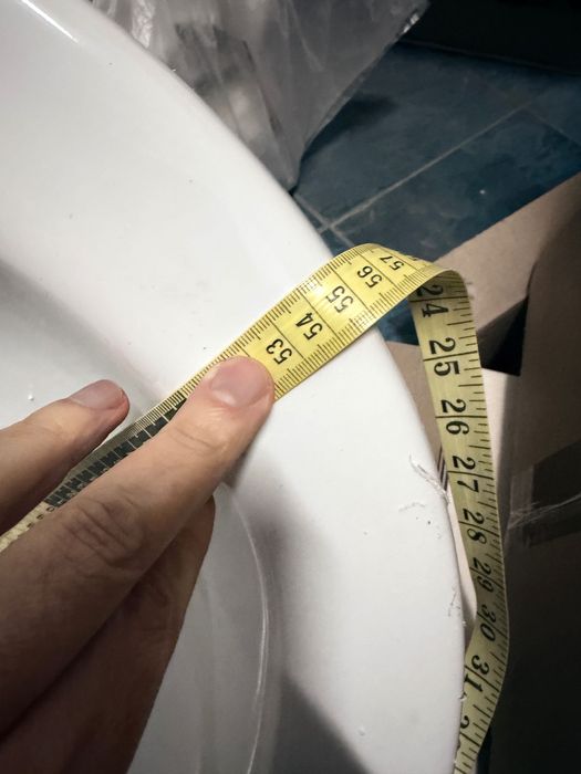 Pia de casa de banho branca com torneira e valvula clic