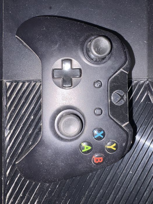 Xbox One 500GB +Kincect +Pad
