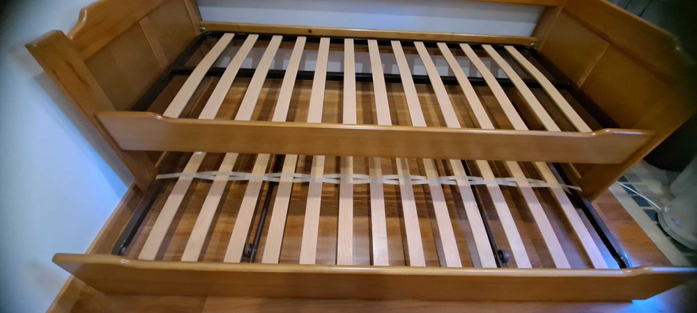 Cama dupla com móvel em pinho maciço como NOVO