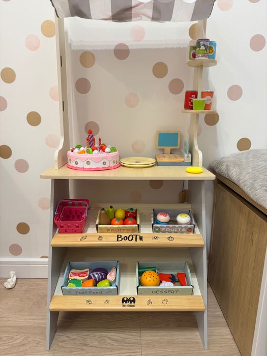 Sklep drewniany z akcesoriami i kasą