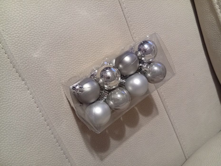 Natal - Conjunto de bolas pequenas prateadas