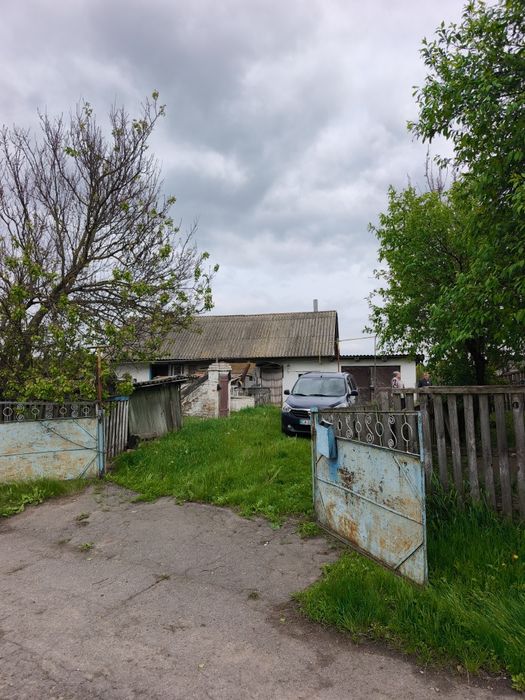 Продам приватизовоний будинок з приватизованою землею 45 соток.