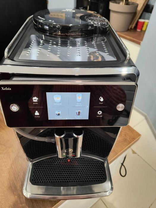 Кофемашина Saeco Xelsis SM7685 / SM7683
