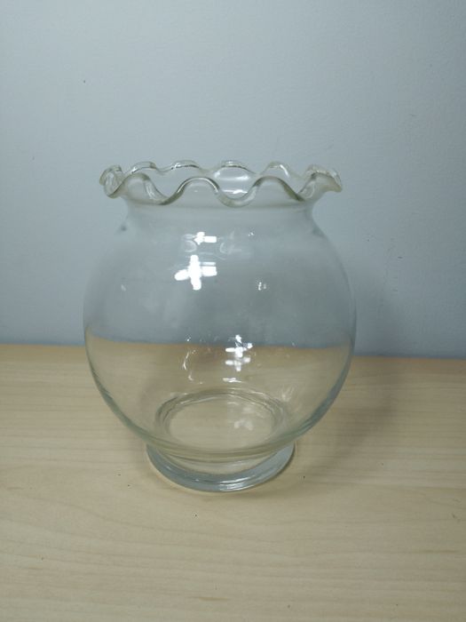 Szklany wazonik kula