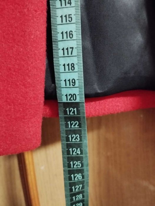 Червоне пальто "ONE BY ONE" Осінь - Весна . Довжина 122 см.