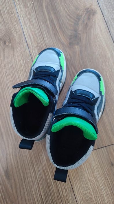 Buty minecfrat jesienne za kostkę Gratis sandały