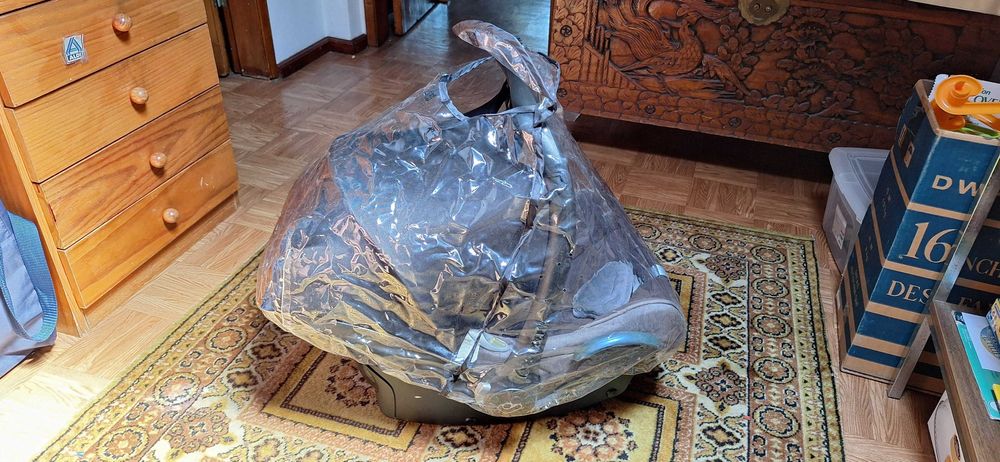 Ovo MAXICOSI com capa de chuva e com redutor