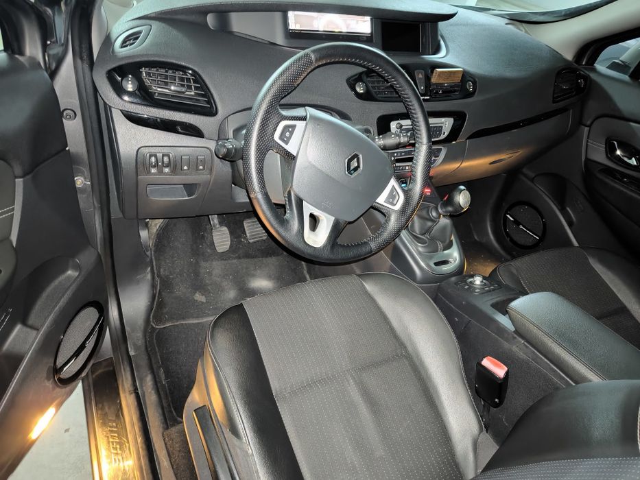 Renault Megane Scenic 1.5 Bose Edition de 2013 com 195.000Kms