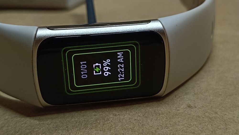 Fitbit Charge 5 zarządzanie stresem i śledzenie zdrowia serca