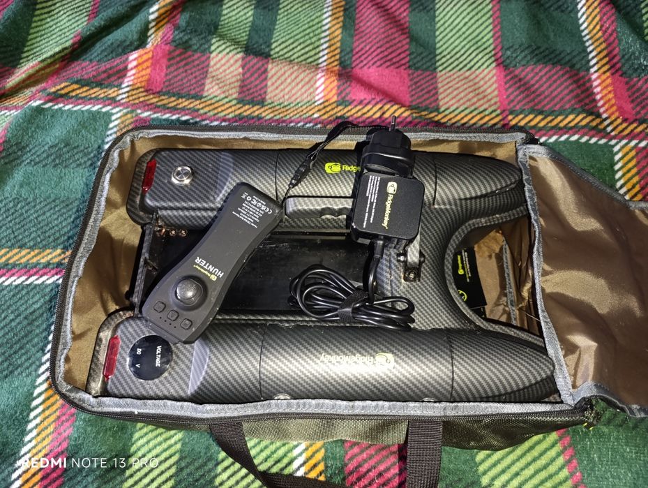 RidgeMonkey Hunter 750 Bait Boat Łódka zanętowa