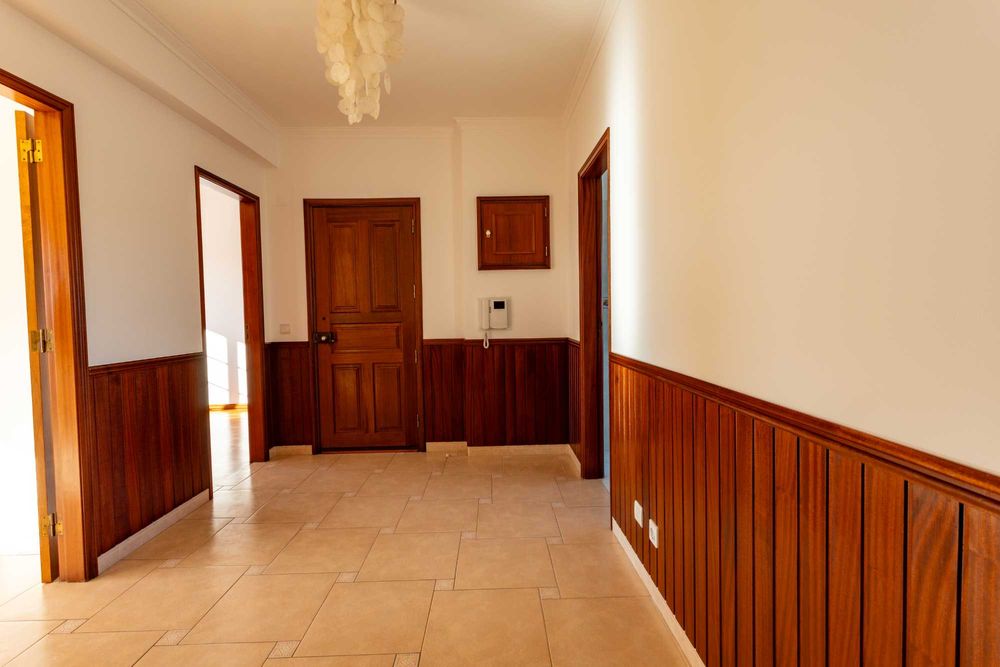 Duplex T3+1 com 201m2 construídos, 178m2 úteis e garagem Box