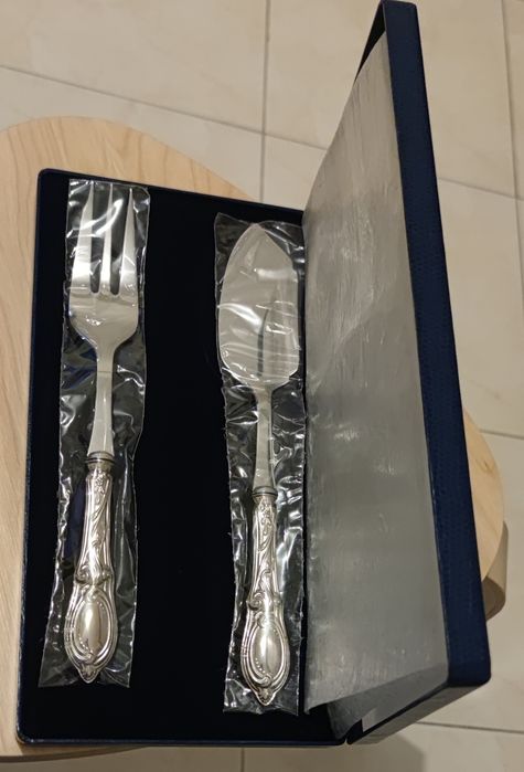 Conjunto de uma espátula/pá de bolo e um garfo (100% prata)