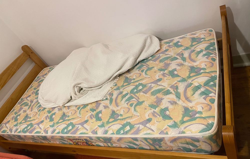 Cama de madeira 1 pessoa