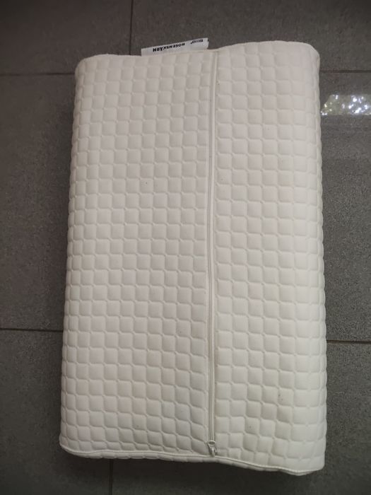 almofada ergonómica em perfeito estado  Ikea