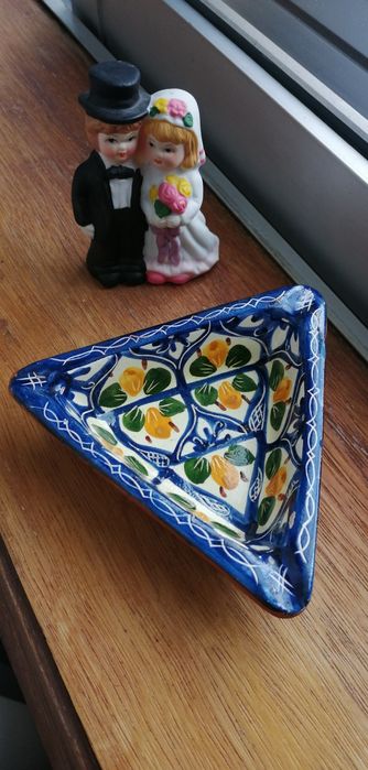 Cinzeiro em barro /  Noivos em cerâmica